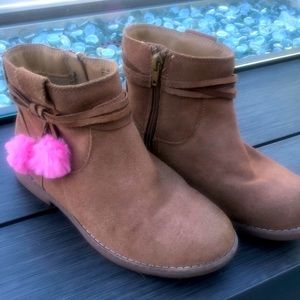 Hanna Andersson Runa Ankle Boots. Kids Size 2.